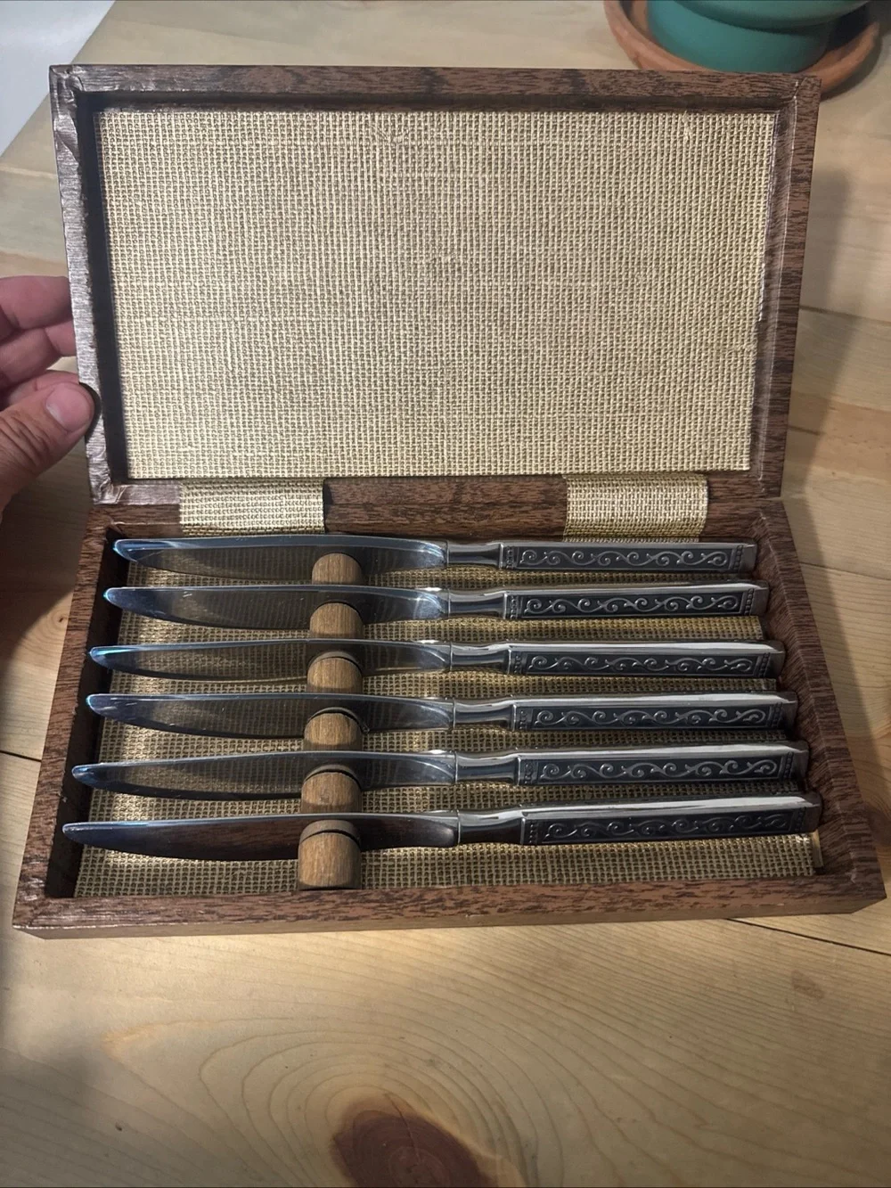 vintage Oneida 1881 Rogers Spanish Court stainless steel knives Set Of 6 W Box